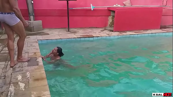 Ksal hot foi para o clube da boate, e foram tomar um banho de piscina, e fuderam na frente de geral.  