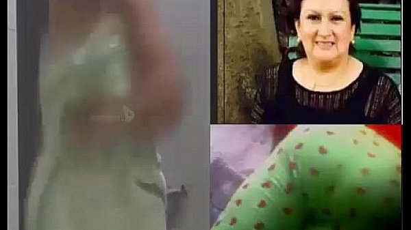 Espiando a mi t&iacute;a duch&aacute;ndose    my step aunt taking a shower minha tia tomando banho  