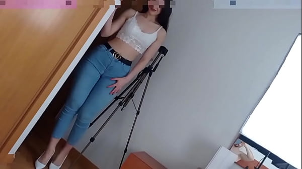 TEEN IN JEANS TEASE BLOWJOW CUM IN MOUTH SWALLOW. SHANAXNOW