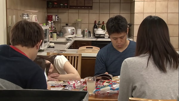 ヤバいって&hellip;気持ち良すぎて声出ちゃいそう&hellip;　いつもより感じちゃうぅっ！　サイレントセックスでいつもよりおマ○コぐっちょぐちょ！　逆に変態娘に押し倒されて声を我慢しながらセックスをすることに！？【パート1】