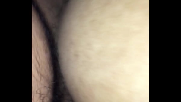 penetracion anal hetero arrecho se la mete a un gay 