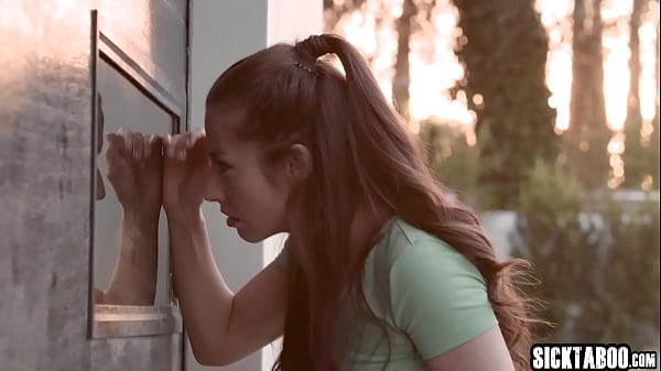 Dee Williams seduced hot babe and enjoyed hot pussy licking  