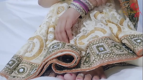 इंडियन भाभी क्या मस्त लंड चूस रही है !  