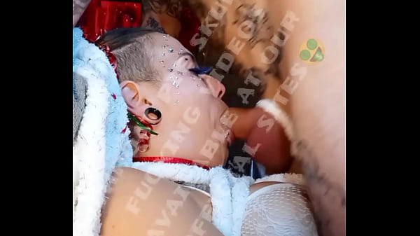 Sloppy Deepthroat skull fuck