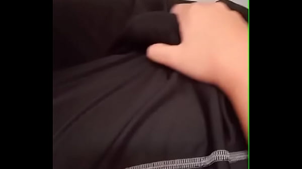 Le saco la leche a mi hermanastro