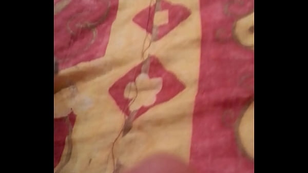 a qui ella gustosa sacando la leche