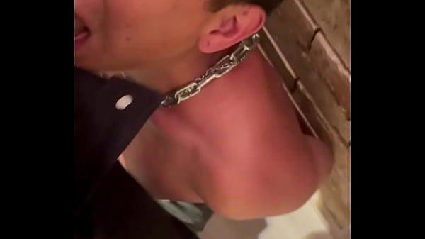 Sumiso me chupa el pito lat&iacute;n gay BDSM