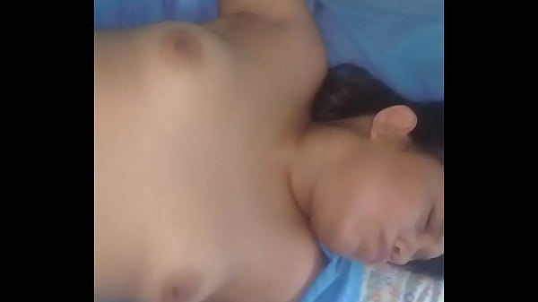 Le duro por su vagina