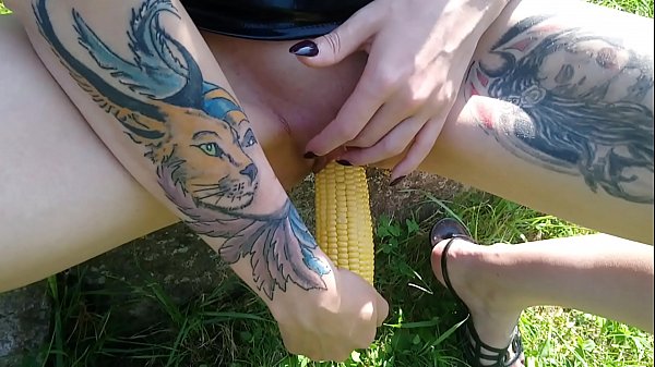 Shameless Lucy Raven pleasure her cunt with corn outdoor in the sunshine  