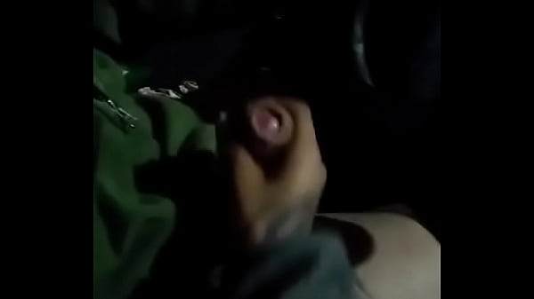 Que rica chaqueta me ven&iacute;a haciendo en el auto mi novia.