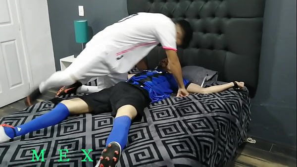 RICKY HACE COSQUILLAS A ALAN  