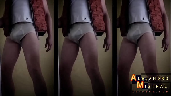 MISTRAL ALE Muestra el pene en calzones 