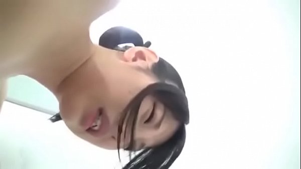 Маленькую японку жестко трахают мужчины 