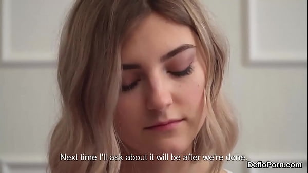 Glamorous nude idol loves hymen defloration