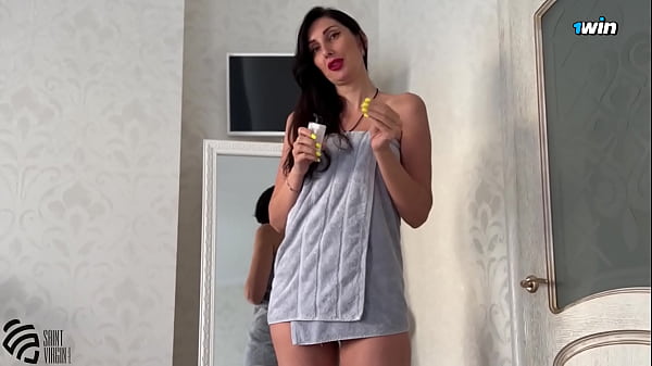 Stepmom jerks off in front of her stepson and gets an orgasm