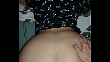 Mi madrastra llega cansada del trabajo y me vengo en su panocha!!