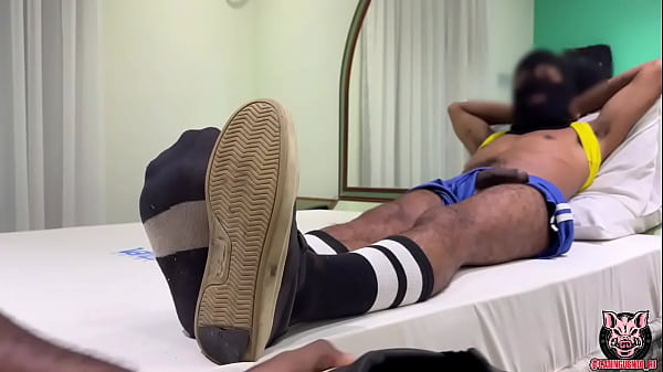 Trailer - Aos p&eacute;s do Lek jogador