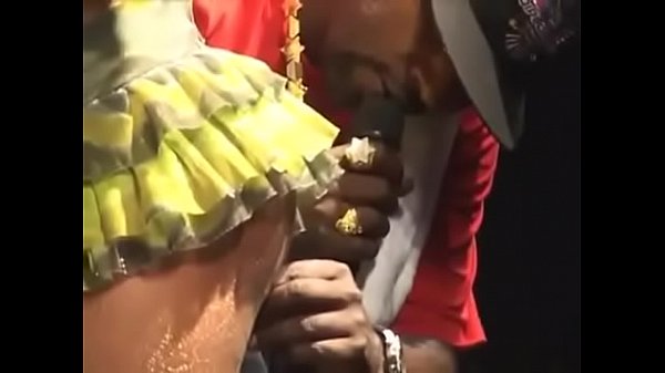 Gostosa dan&ccedil;ando na westshow 2009