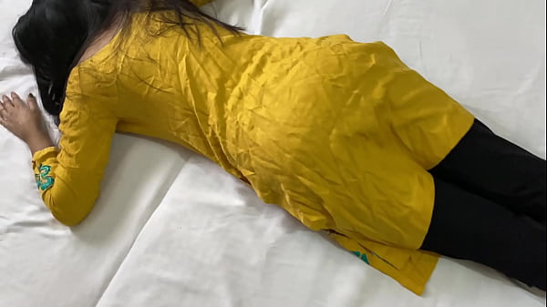 भारतीय खूबसूरत सौतेली माँ को असली सौतेले बेटे ने चोदा, हिंदी ऑडियो पोर्न के साथ कट्टर बिल्ली की चुदाई  