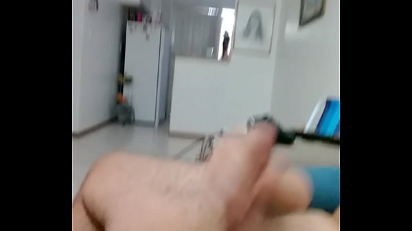 Adulto gozando com pau duro