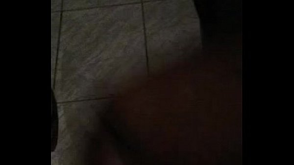 gozando no banheiro 2