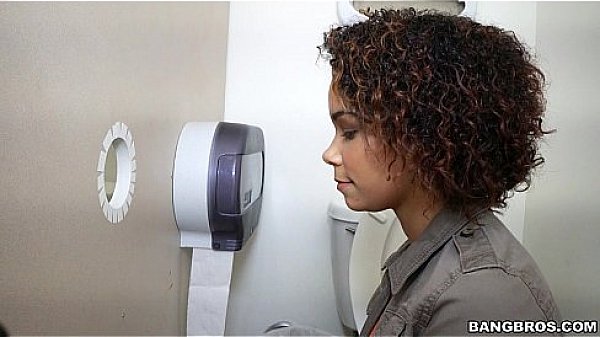 Black Girl Raven Wants To Try Out The Glory Hole (ghl14900)