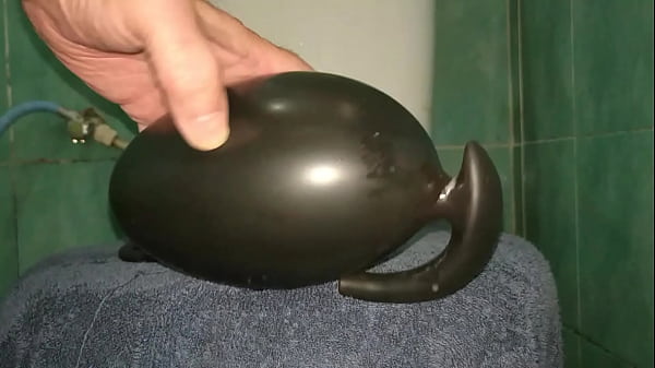 Monster Butt Plug pumped up to stretch my Ass 