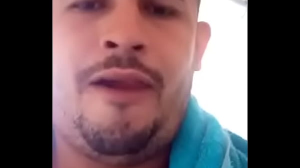 hetero tomado una rica ducha mientras se masturba para su novia