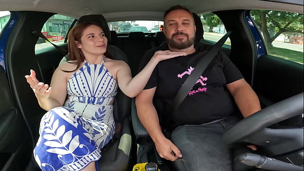 Nicole Oliveira novinha na sua primeira vez s&oacute; quer dar o cuzinho para o Ted no carro