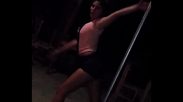 ME ENCANTA COMO BAILA  