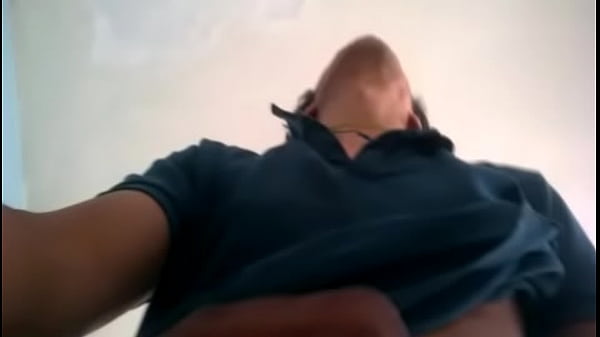 Eduardo Rodr&iacute;guez me hace videito cachondo y se la jala hasta terminar