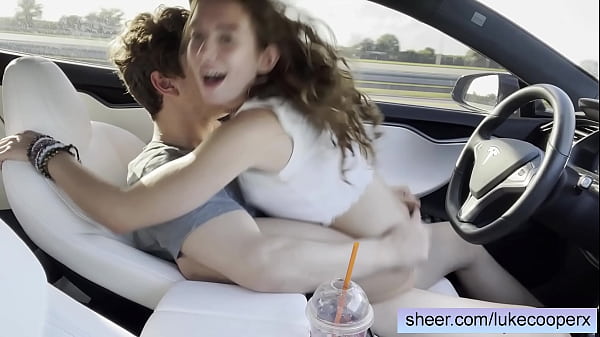 Eighteen Year Old Amateur Tinder Date Fucks In Car