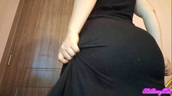 Thick curvy brunette latina twerks naked hairy ass