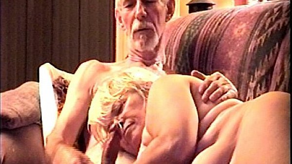 3 MINUTES OF FULL BODY SUCK BY DARBY