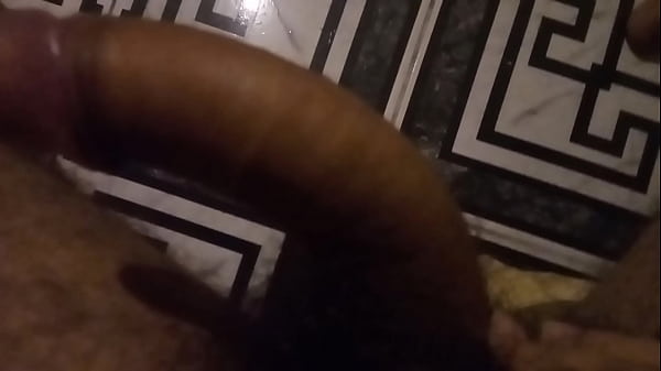 Novinho dotado mostra o pau grand&atilde;o