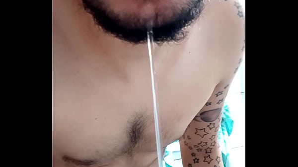 MIJADA GOSTOSA NA GARRAFINHA PET