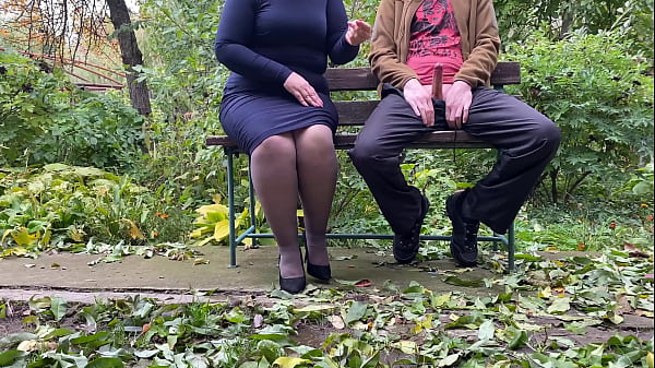 MILF made me cum in 1 minute outside