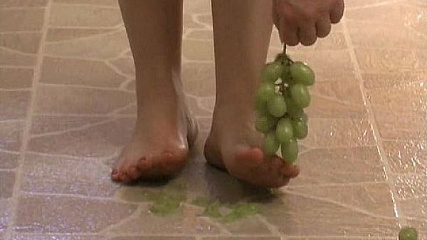 Foot Fetish - Sexy feet crushing a bunch of gs  