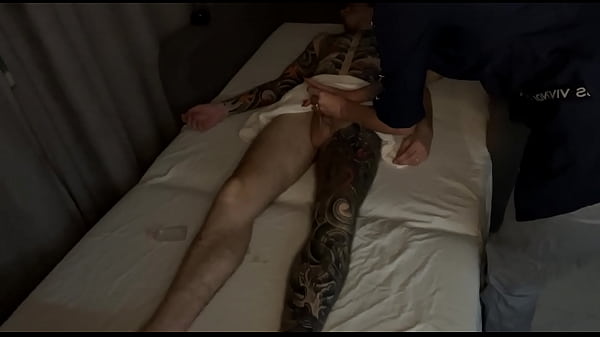 The masseuse sucked her client  