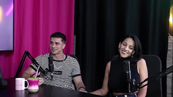 Ele se considera um bi ativo, s&oacute; n&atilde;o d&aacute; o cu, e quando foram na loja... - Dig&atilde;o da Ilha (SHEER/RED)