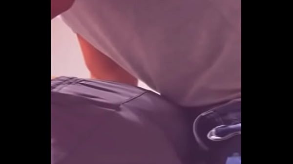 El cartero gringo me folla por propina extra y algo de dinero