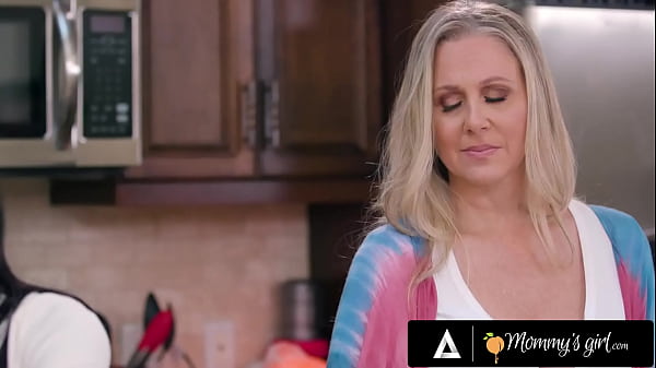 Married Woman Fucks Mistress MILF