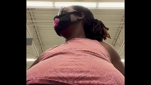 Nookiescookies had her tits out in public  