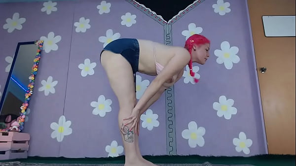 Work out Yoga Nip Slip Big Tits Latina