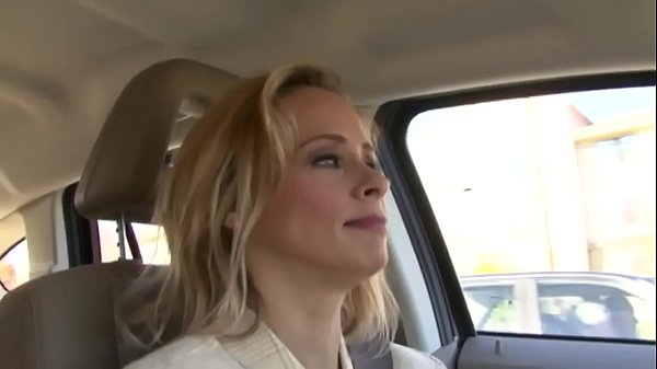 Payton donna matura e sposata si fa fottere da un cioccolatino super dotato