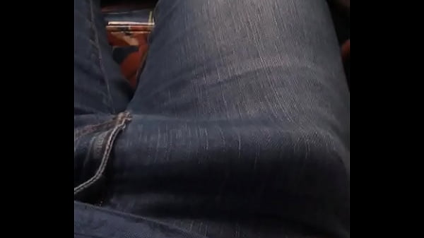 Punhetando o pauz&atilde;o no &ocirc;nibus 