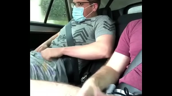 2 pauzudos se pegando no Uber com risco de flagra  