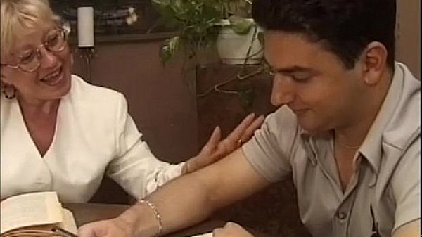 Mature Granny italian - nonna vogliosa di cazzo duro Matura italiana scopa