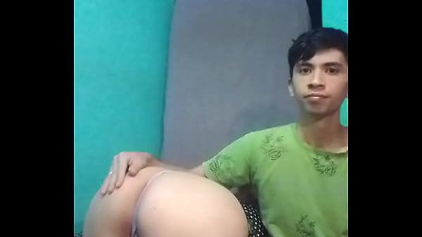 Le tironeo la tanguita a la puta de mi novia