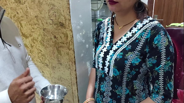 Bade Dudh wali Paros Ki bHabhi Ko Chini Mangne ke Bahane Chod Diya ( HIndi Audio )